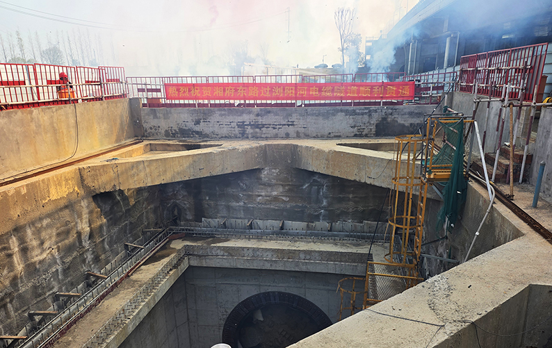 12月6日，湘府东路过浏阳河电缆隧道工程顺利实现全线贯通